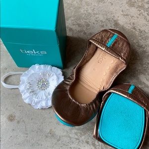 Metallic bronze tieks